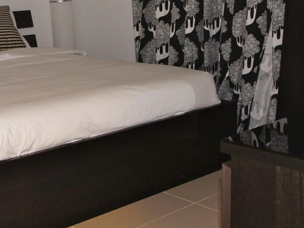 Luna Paradise By The Sea Aparthotel Lauderdale-by-the-Sea Bilik gambar